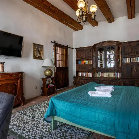 Comfort And History: Traditional House Lejlighed Braşov