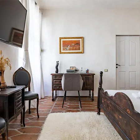 Comfort And History: Traditional House Braşov