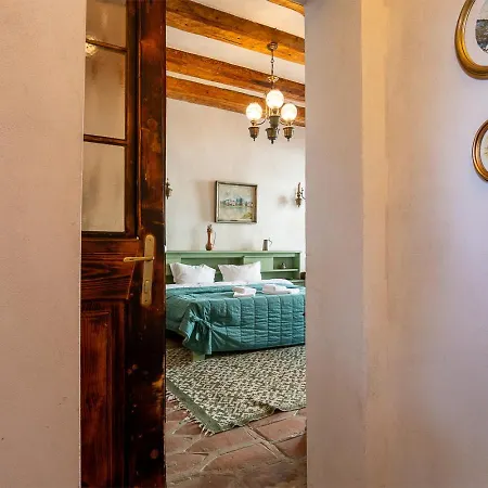 Comfort And History: Traditional House * Braşov
