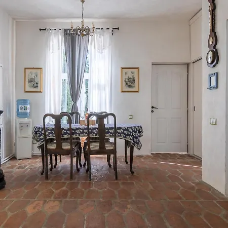 Comfort And History: Traditional House * Braşov