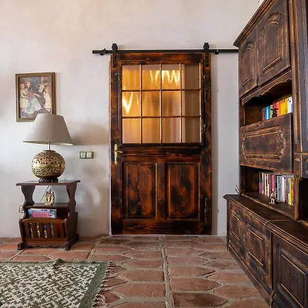 Comfort And History: Traditional House Lejlighed Braşov