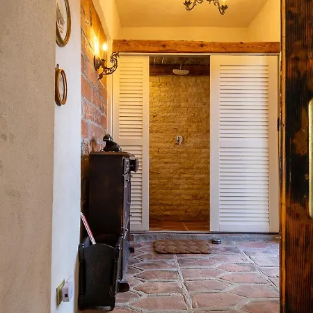Comfort And History: Traditional House Lejlighed