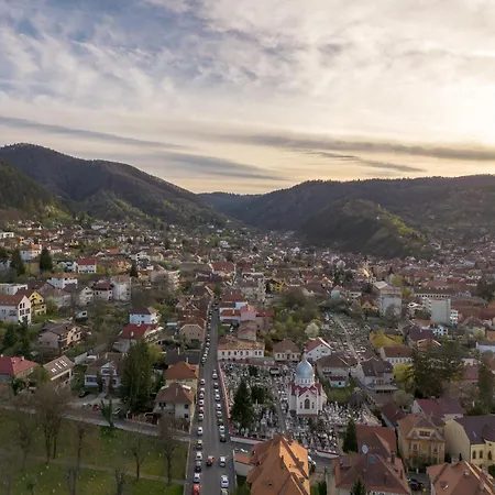 Comfort And History: Traditional House Braşov